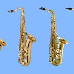 Quattro sax, strumenti a fiato dorati, pronti per un assolo jazz.
