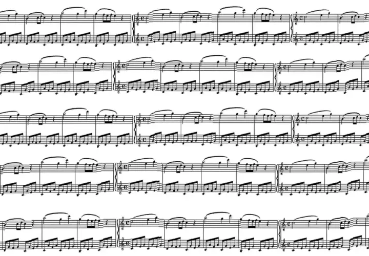 Partitura musicale per pianoforte, con pentagrammi e note. Un invito a leggere uno spartito e a suonare.