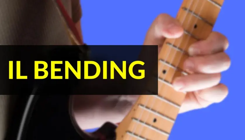 Mano che preme le corde di una chitarra elettrica, mostrando la tecnica del bending.