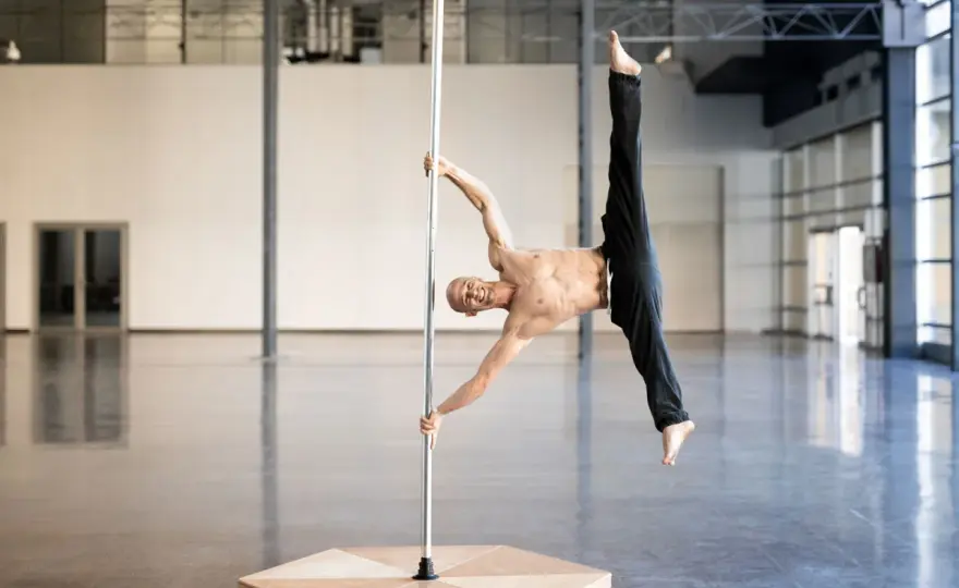 Pole dance da zero - Guida completa per iniziare bene