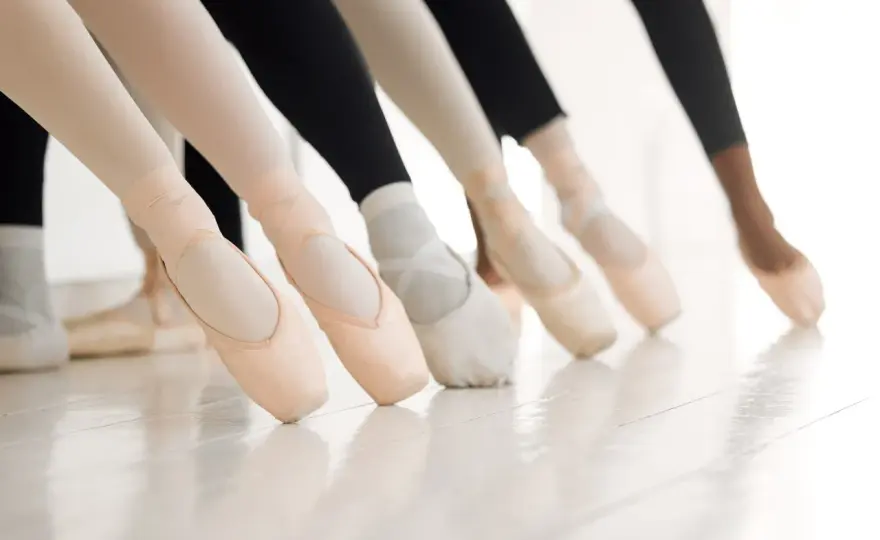 Danza Moderna - Guida Completa: Tecniche, Differenze e Iniziare