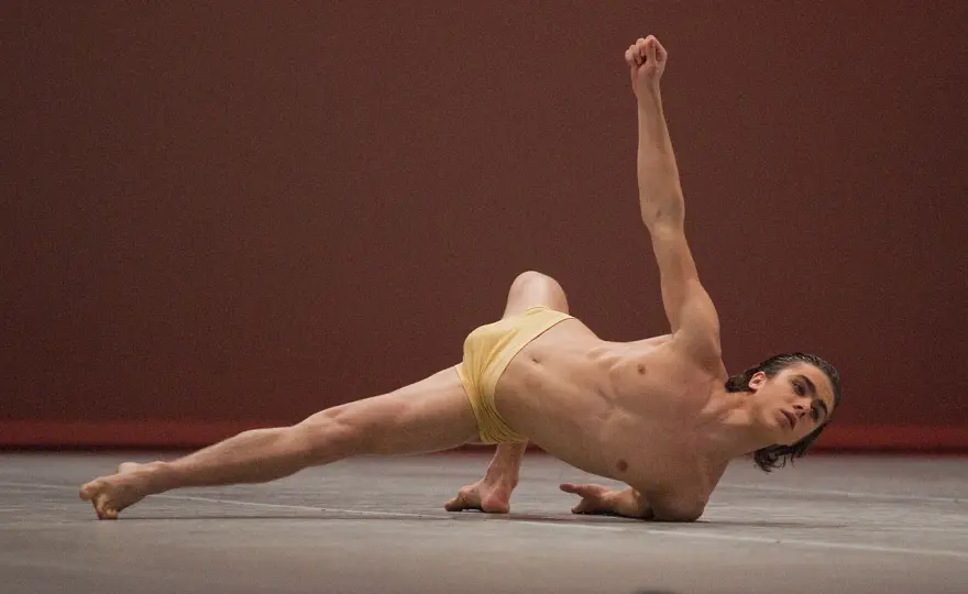 Floor work danza - Tecnica, benefici e come ballare meglio