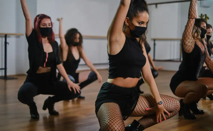 Reggaeton: balla con groove, peso e isolazioni. Inizia ora!