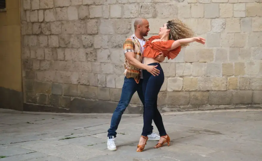 Salsa vs Bachata - Differenze e quale ballare per primo?