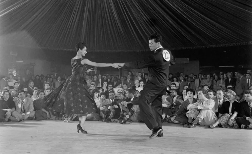 Salsa - Origini, Stili e Primi Passi per Ballare Subito