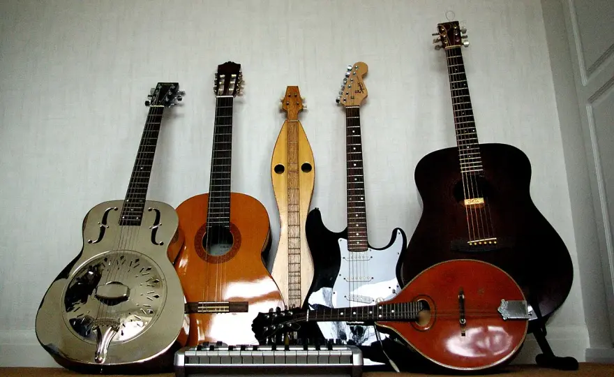 Chi ha inventato la chitarra elettrica? La vera storia