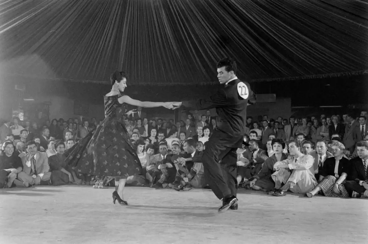 Salsa - Origini, Stili e Primi Passi per Ballare Subito