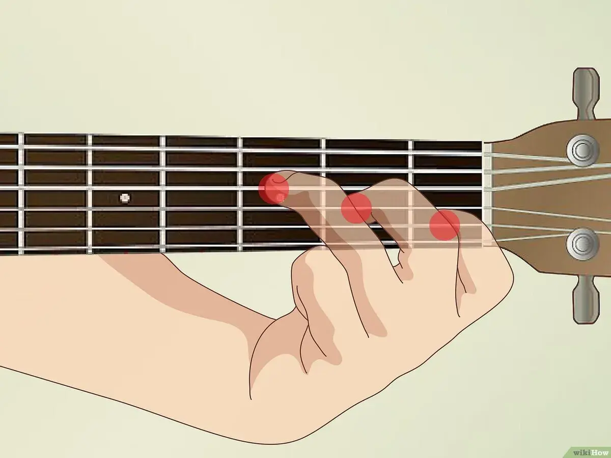 Mano che preme le corde su una chitarra, mostrando una posizione per un accordo.