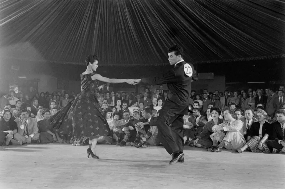Salsa - Origini, Stili e Primi Passi per Ballare Subito